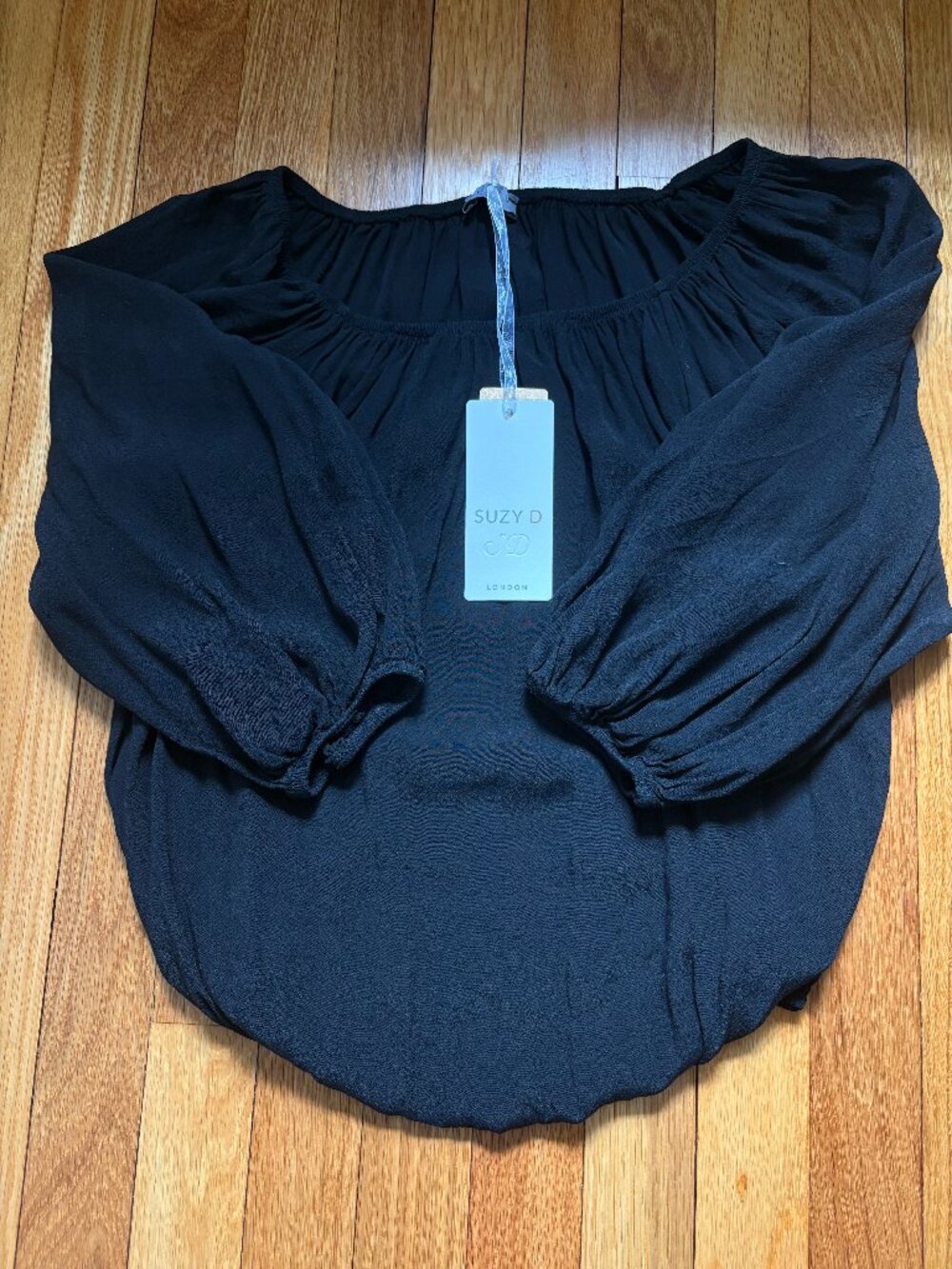 NWT Suzy D Black Bubble Sleeve Top